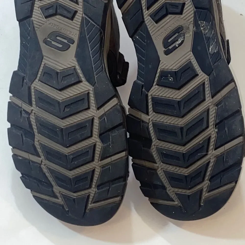 SKECHERS RELAXED FIT LUXE FOAM MEN SHOES SANDALS SIZE 10 US